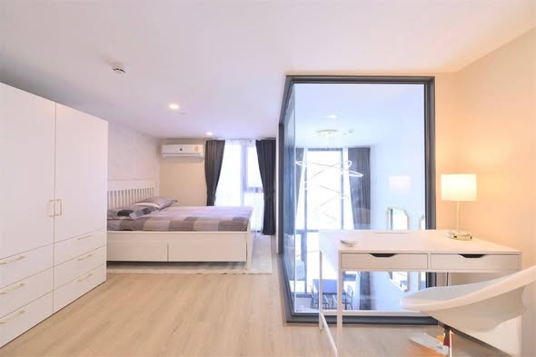 bedroom and room interior of Life Rama 4 – Asoke