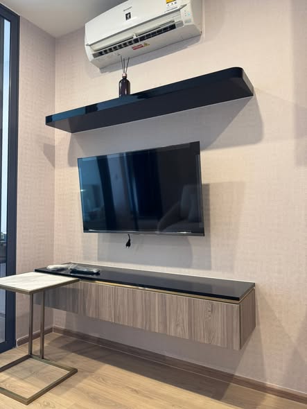 room interior of Life Rama 4 – Asoke