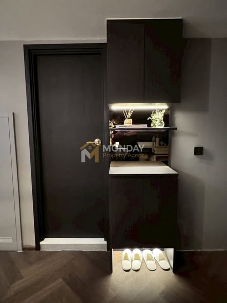 room interior of Life Rama 4 – Asoke