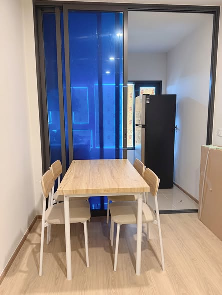 room interior of Life Rama 4 – Asoke