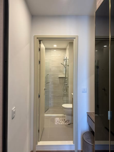 room interior and bathroom of Life Rama 4 – Asoke