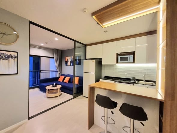 bedroom and room interior of Life Sukhumvit 48