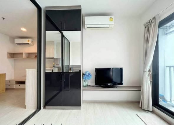 bedroom and room interior of Life Sukhumvit 48