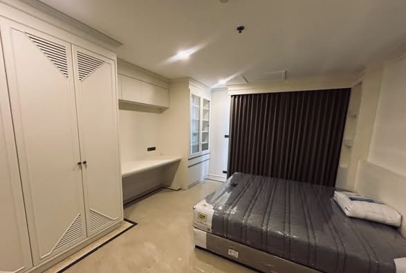 bedroom and room interior of Lumphini Park View