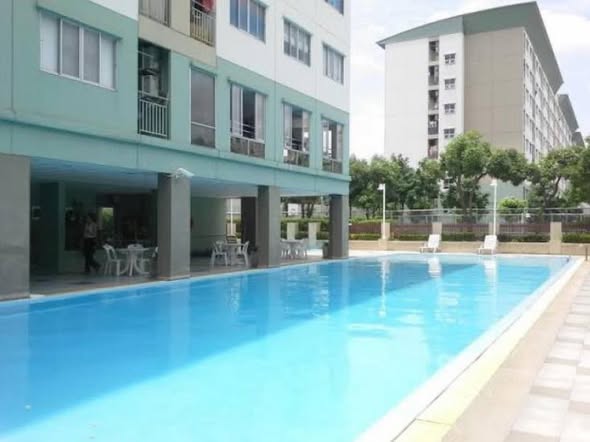 pool of Lumpini Condo Town Bodindecha-Ramkhamhaeng