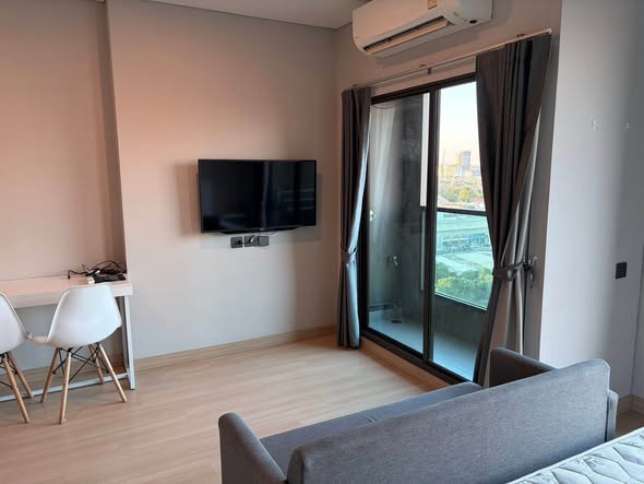 bedroom and room interior of Lumpini Park Phahon32