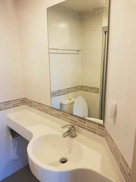 bathroom of Lumpini Park Rama 9 – Ratchada