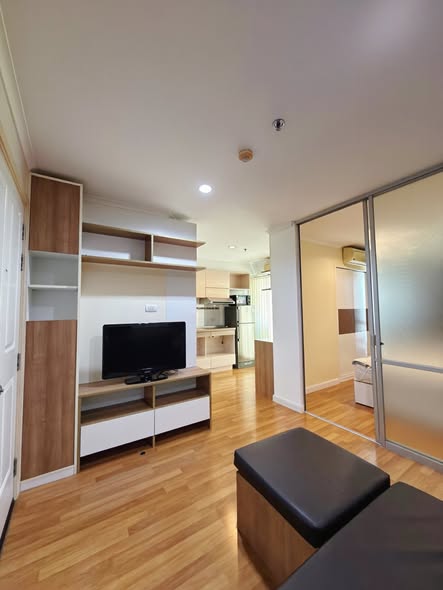 room interior of Lumpini Place Ratchayotin