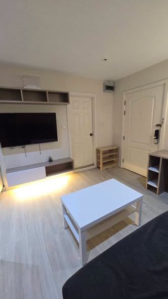 living room and bedroom of Lumpini Suite Sukhumvit 41