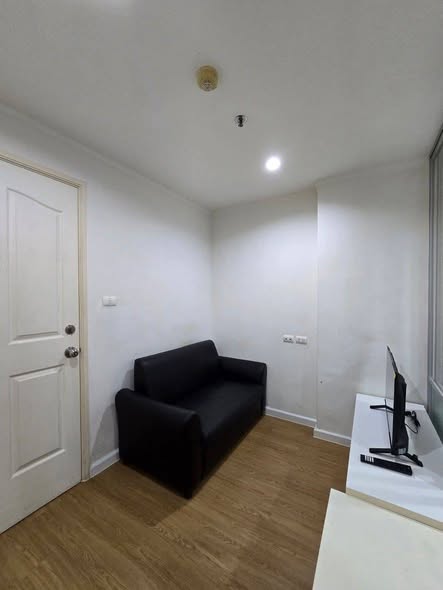 living room of Lumpini Ville La Salle – Bearing