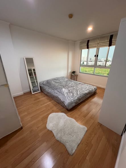bedroom and room interior of Lumpini Ville Ramkhamhaeng 26