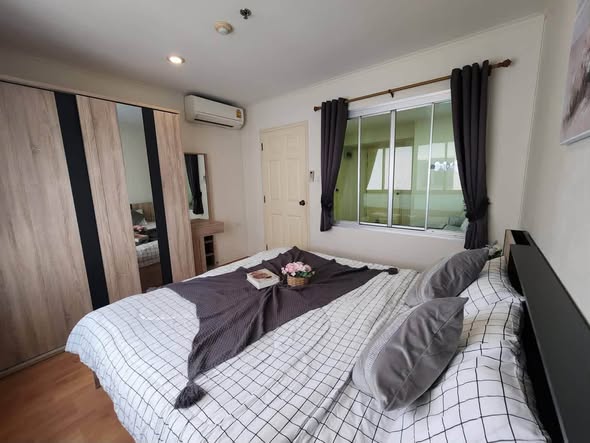 bedroom and room interior of Lumpini Ville Ramkhamhaeng 44