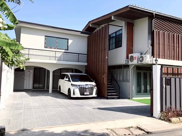 room interior of LUXURY HOME VILLAS LTD