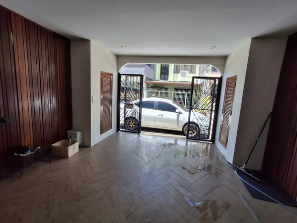 room interior of Maneeya ville
