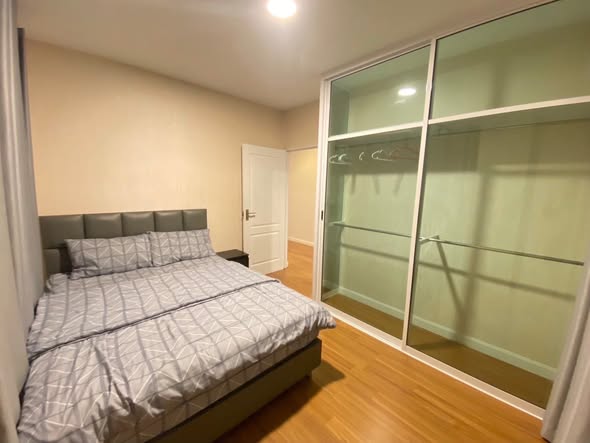 bedroom and room interior of Mantana 2 (Onnut-Wongwaen)
