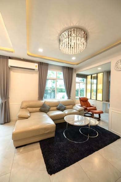 living room and bedroom of Manthana Bangna – Wongwean