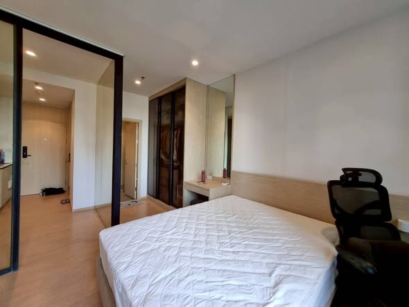 bedroom and room interior of MARU Ekkamai 2