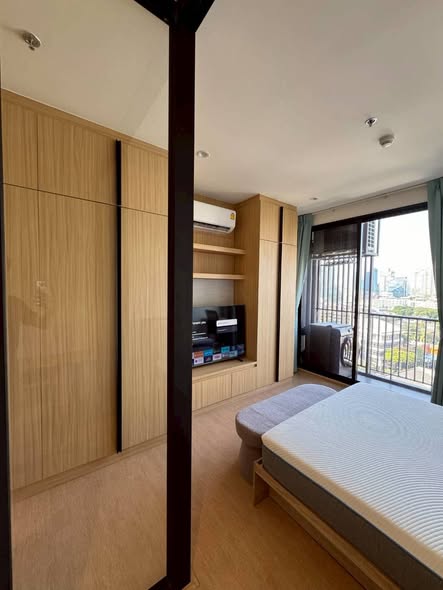 bedroom and room interior of MARU Ekkamai 2