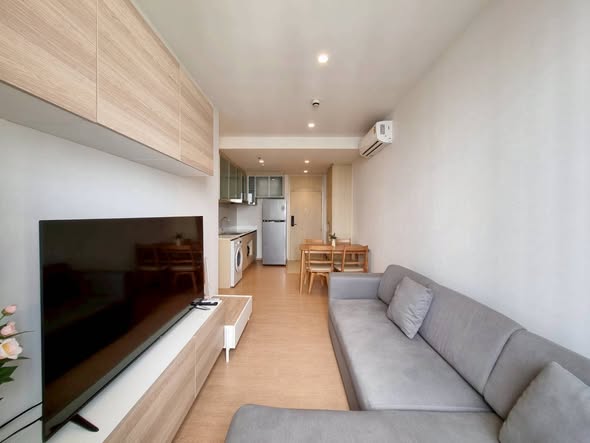 living room and room interior of MARU Ekkamai 2
