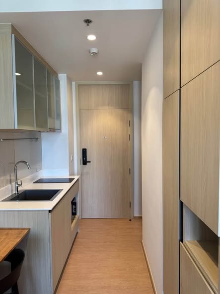 room interior of MARU Ekkamai 2