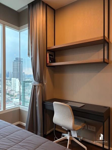 bedroom and bathroom of Menam Residences Condominium