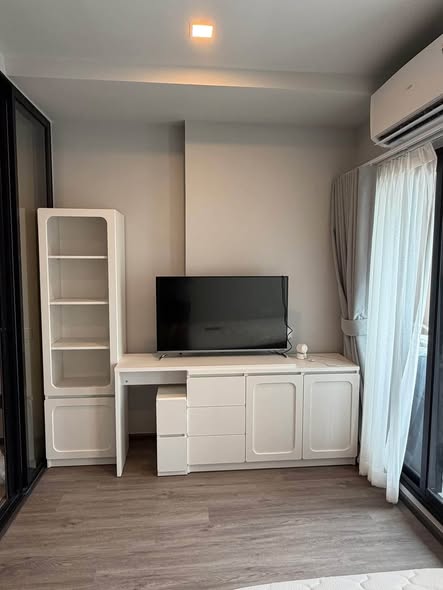 bedroom of Metris Lat Phrao