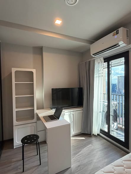 bedroom of Metris Lat Phrao