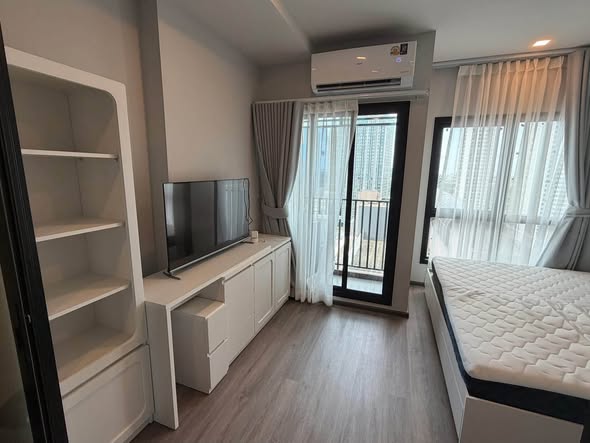 bedroom of Metris Lat Phrao