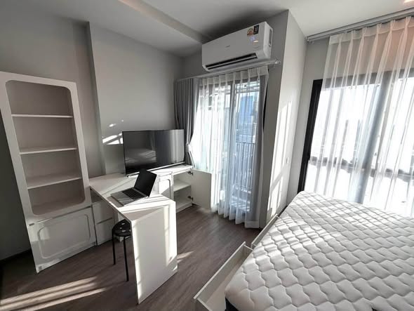 bedroom of Metris Lat Phrao