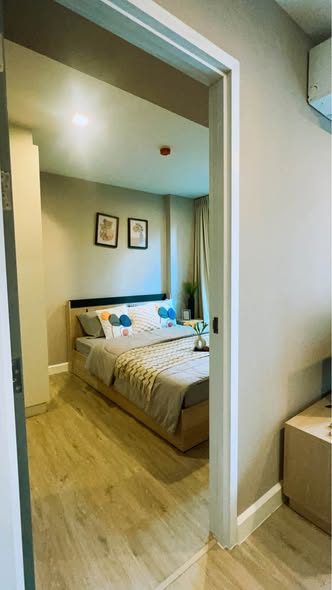bedroom and room interior of Metro Luxe Riverfront Rattanathibet