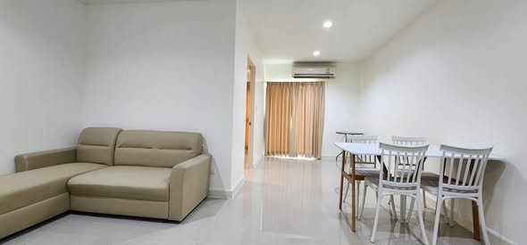bedroom and living room of Metro Park Sathorn phase 2/2