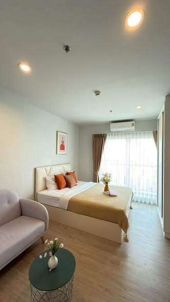 living room and bedroom of Metro Sky Wutthakat
