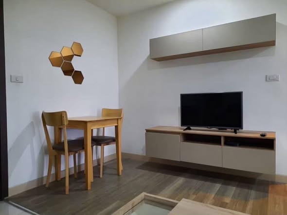 room interior and kitchen of Moniiq Sukhumvit 64