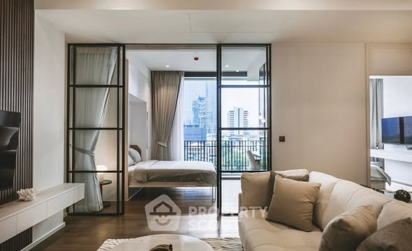bedroom and room interior of MUNIQ LANGSUAN