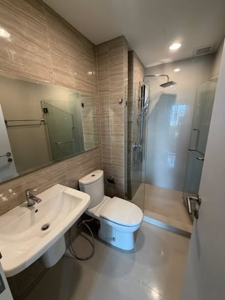 room interior and bathroom of Niche MONO Sukhumvit Bearing