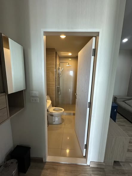 room interior and bathroom of Niche MONO Sukhumvit Bearing