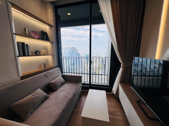 bedroom and living room of Noble Around Ari