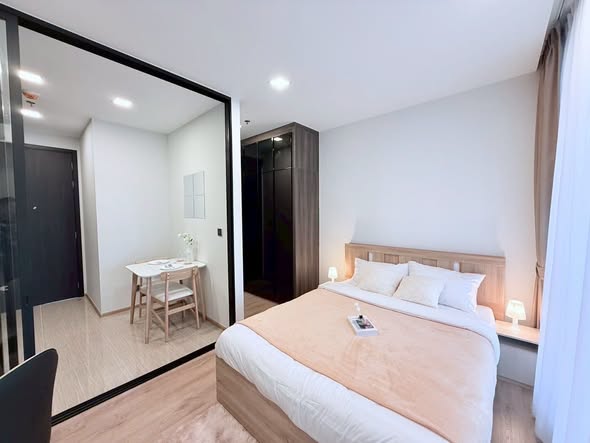 bedroom and room interior of Noble Around Ari
