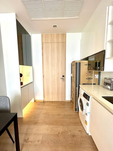 room interior and bathroom of Noble BE 19