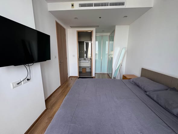 bedroom and room interior of Noble BE33