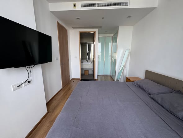 bedroom and room interior of Noble BE33
