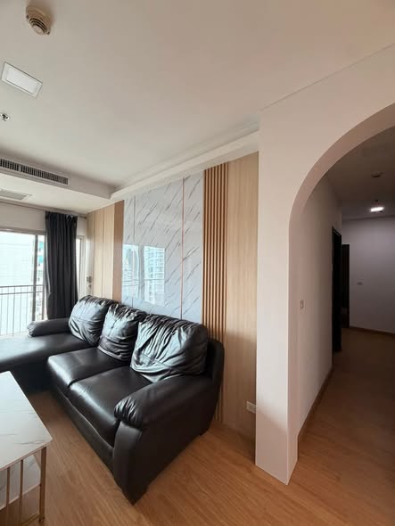 bedroom and living room of Noble Ora