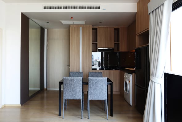room interior of Noble Reflex