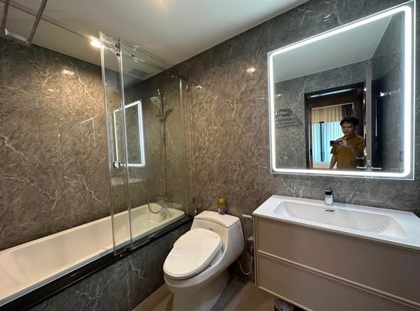 bathroom of Noble Remix