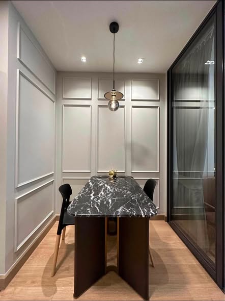 room interior of Noble Remix