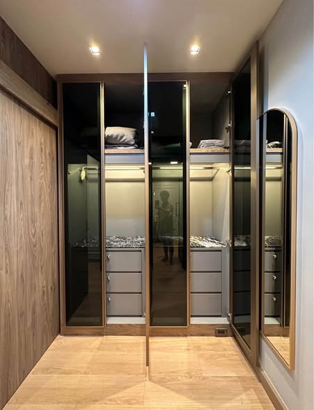 room interior of Noble Remix