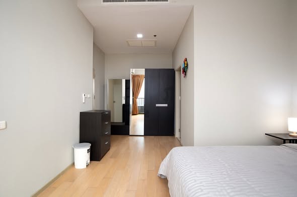 bedroom and room interior of Noble Reveal