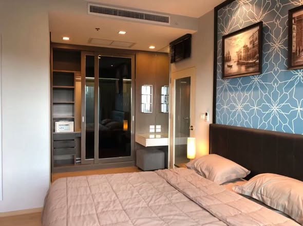 bedroom and room interior of Noble Reveal