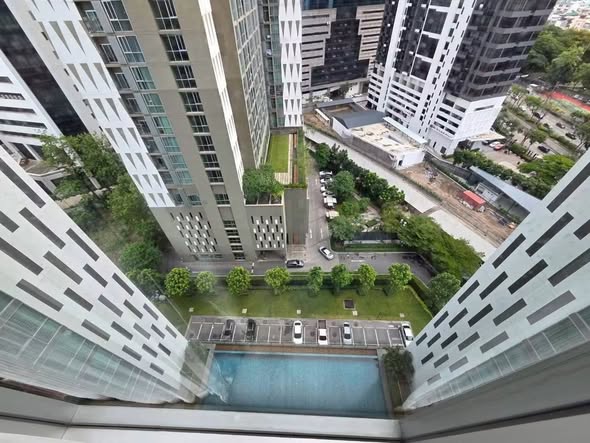 Noble Revolve Ratchada 1