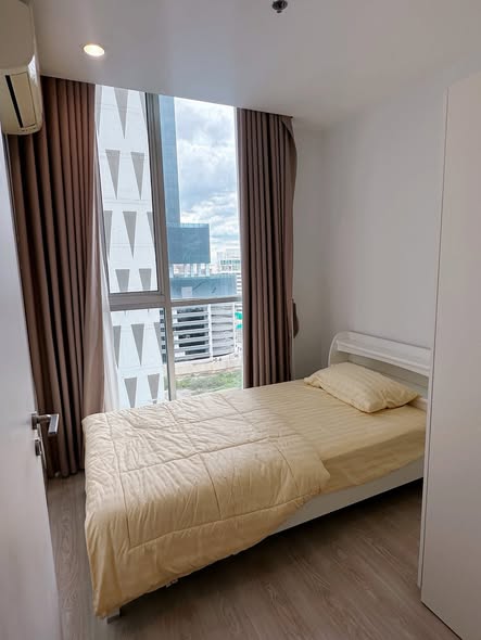bedroom of Noble Revolve Ratchada 2